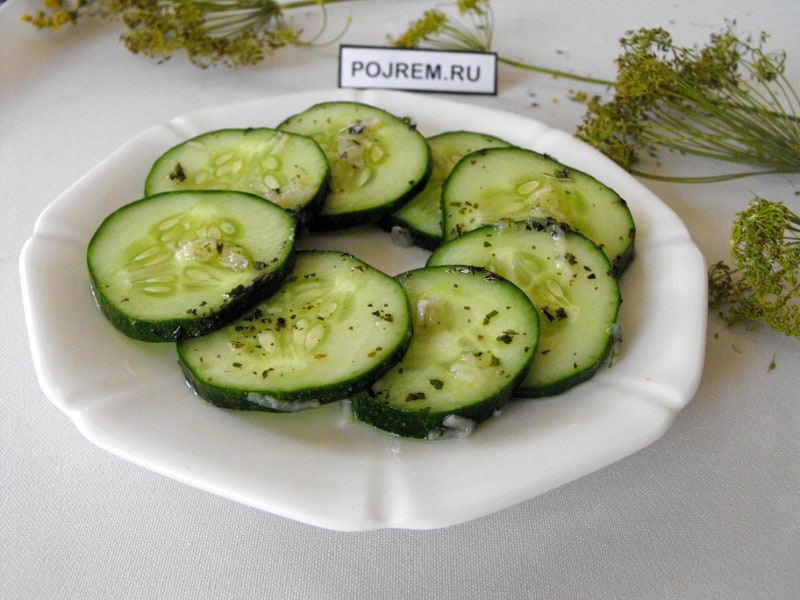 Простой салат из свежих огурцов по-немецки, рецепты с фото