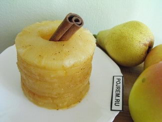 Десерт из ананасов с ромом и корицей