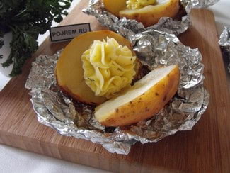 Картофель запеченный в фольге с кожурой