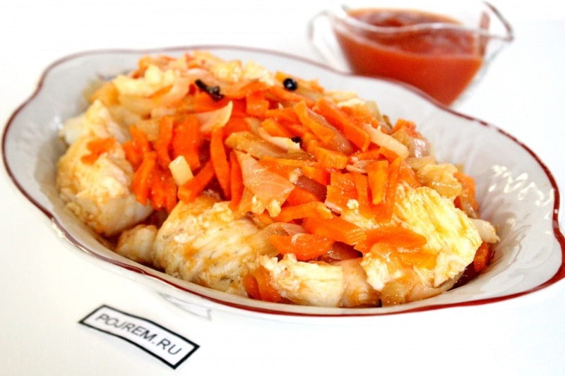 Рыба под маринадом из морковки и лука на сковороде