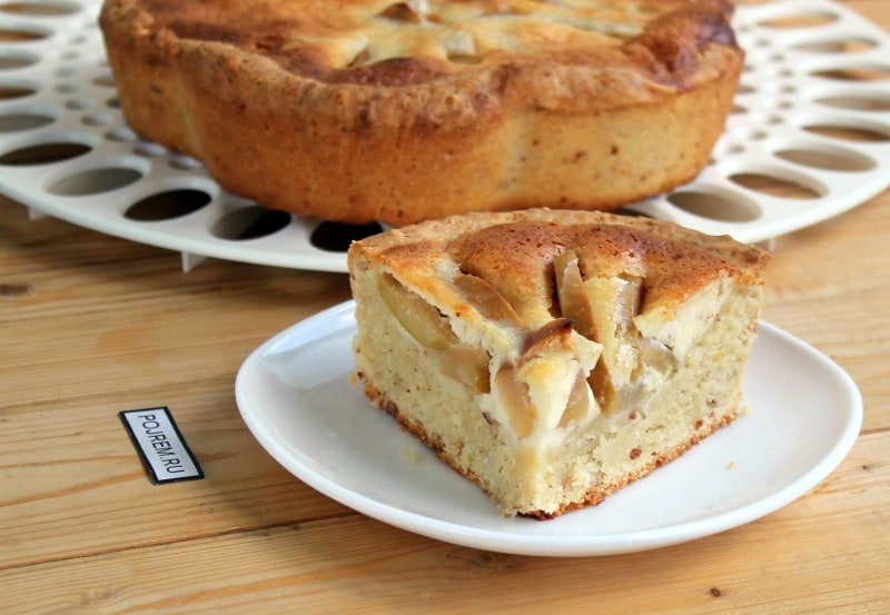 Дежурный пирог. Миндальный пирог с яблоками. Пирог из миндальной муки с яблоками. Пирожки с миндалем. Финский пирог с миндальной.