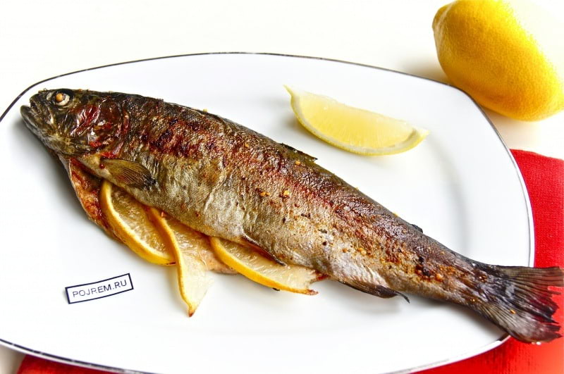 2. Красная рыба, запеченная с майонезом