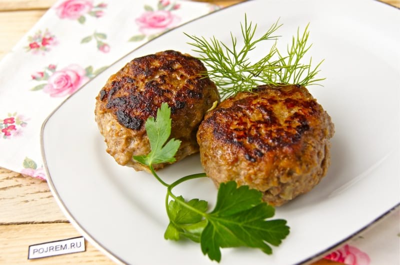 Как вкусно запечь котлеты из свинины и говядины в духовке?