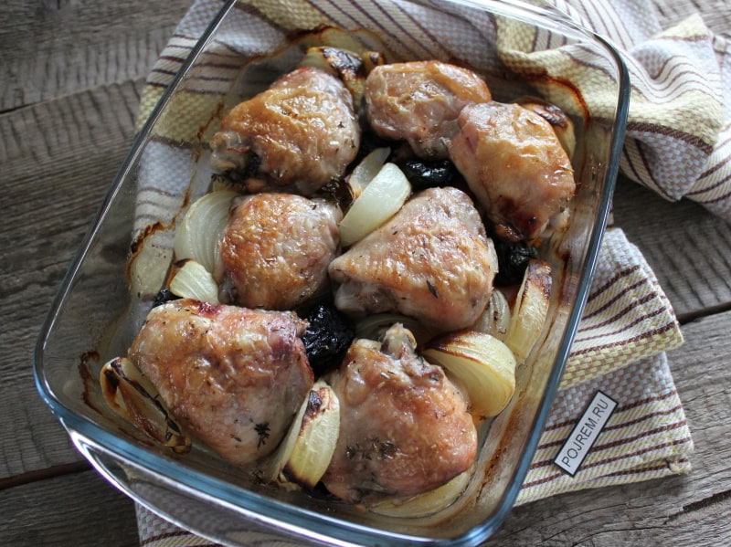 Курица с черносливом в духовке рецепт с фото