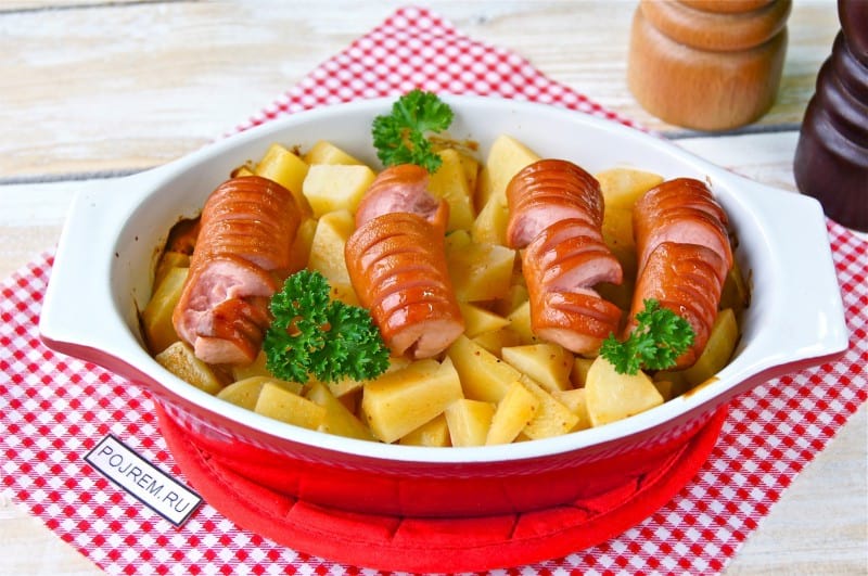 Запеченный картофель с сосисками и сливками