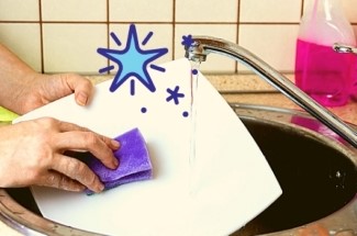 Простой способ увеличить эффективность средства для посуды, чтобы оно отмывало до блеска