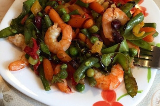 Овощи по-китайски, жареные гребешки и лапша фунчоза: 3 любимых блюда голливудских звезд