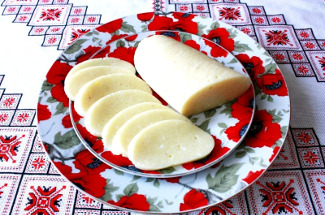 Вкуснее чем в магазине: 3 рецепта приготовления плавленого сыра в домашних условиях