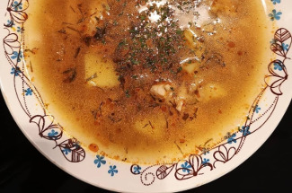 Нежный куриный суп с рисом — идеальное первое блюдо для жаркого лета